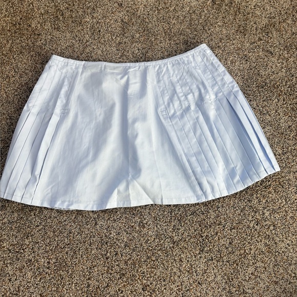 Fila White Pleated Mini Skirt with Subtle Logo size XL - Picture 4 of 4